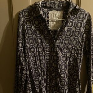 NWOT Cino 100% cotton button down shirt indigo w/white eyelet embroidery M